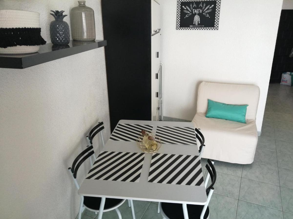 Joli studio bord de mer, clim, balcon, parking privé Menton Extérieur photo