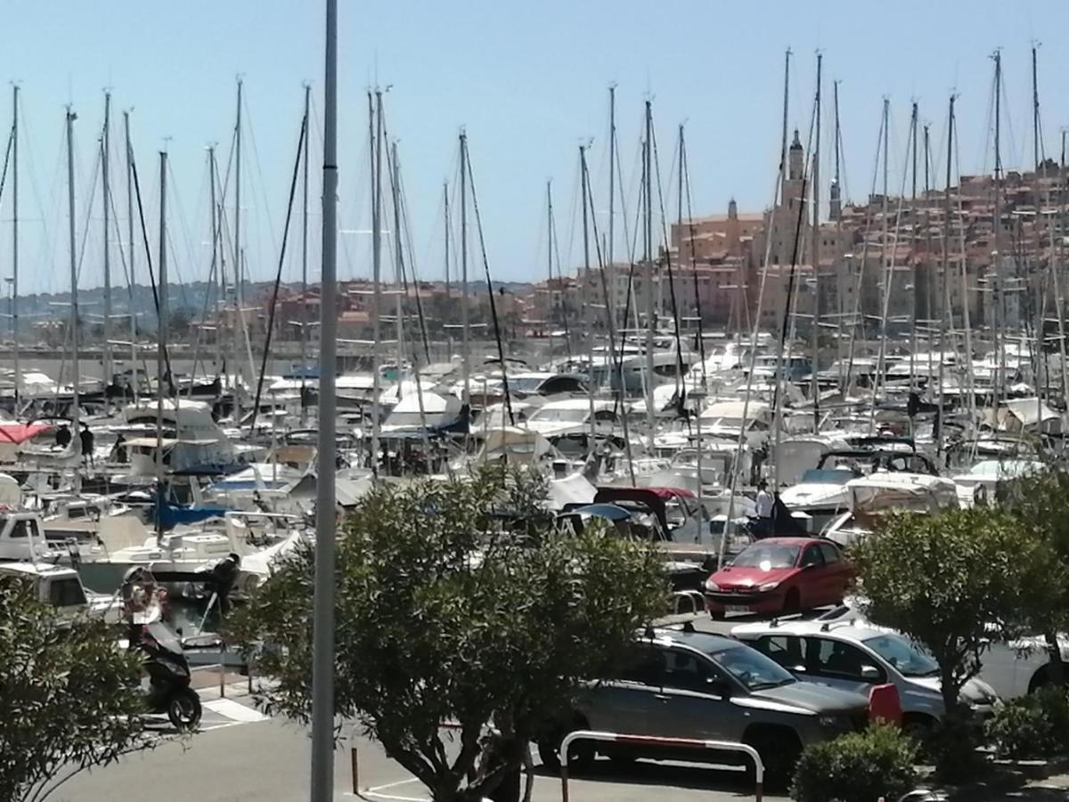Joli studio bord de mer, clim, balcon, parking privé Menton Extérieur photo