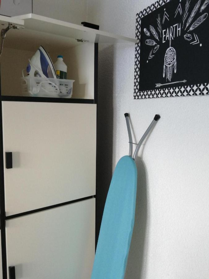 Joli studio bord de mer, clim, balcon, parking privé Menton Extérieur photo