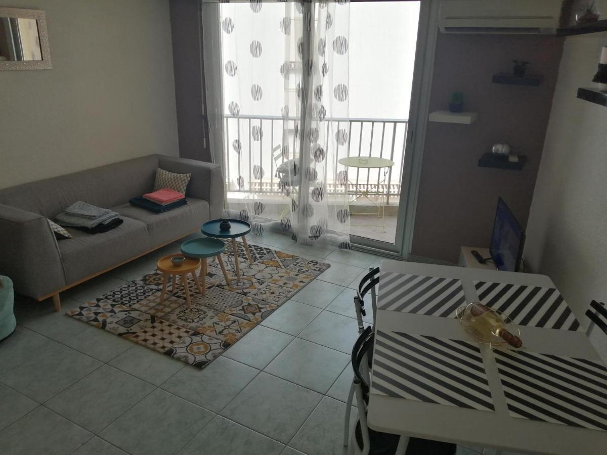 Joli studio bord de mer, clim, balcon, parking privé Menton Extérieur photo