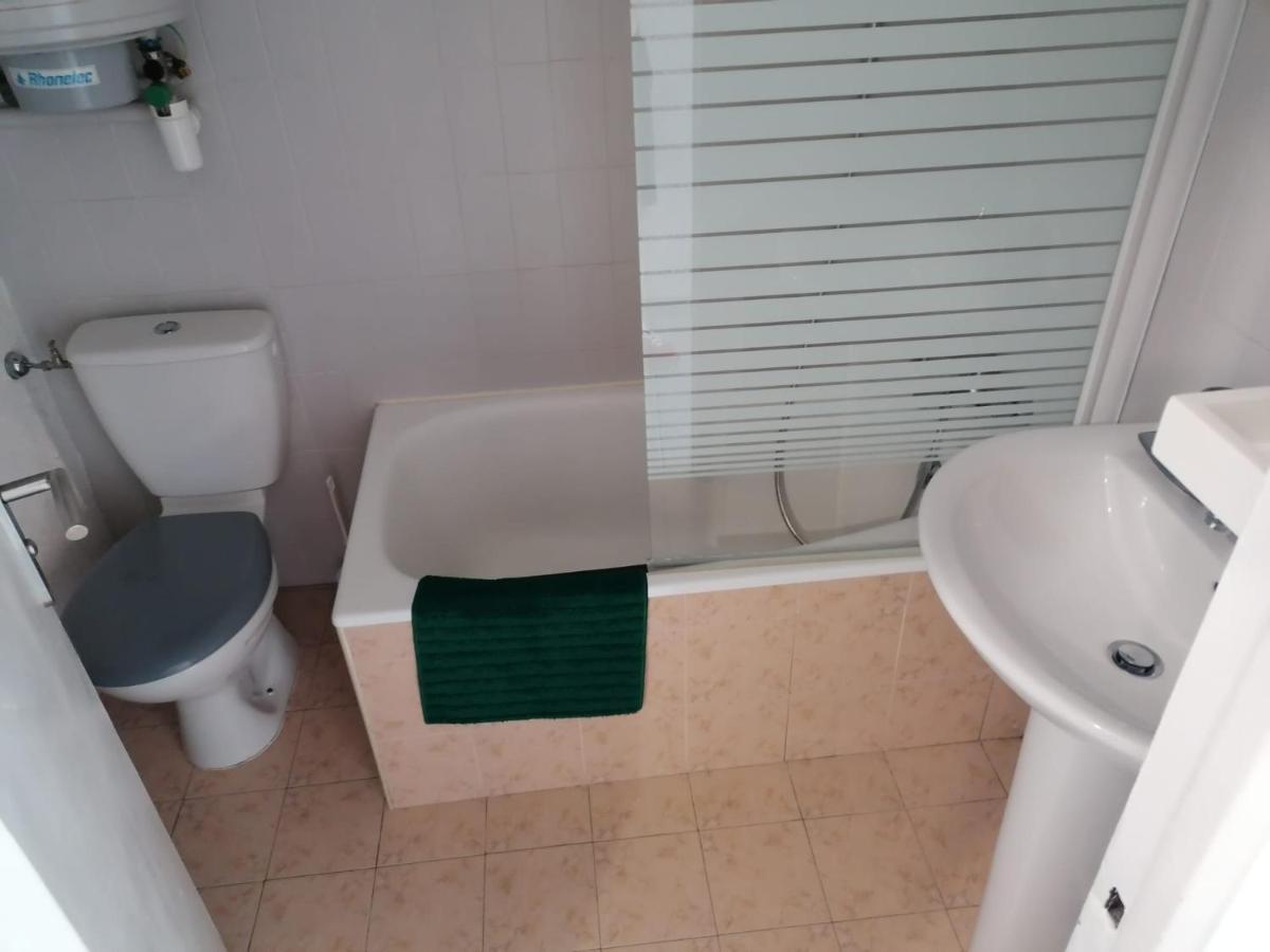 Joli studio bord de mer, clim, balcon, parking privé Menton Extérieur photo