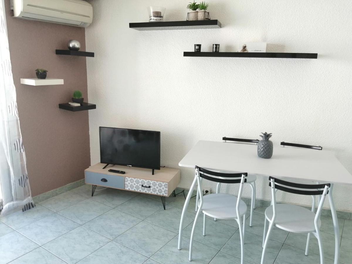 Joli studio bord de mer, clim, balcon, parking privé Menton Extérieur photo